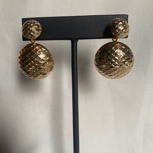 Round drop earrings